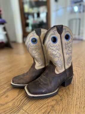 ARIAT YOUTH/BOYS CROSSFIRE COWBOY BOOTS WITH SQUARE TOE
